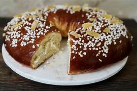 Lire la suite à propos de l’article Brioche des rois facile et sans repos